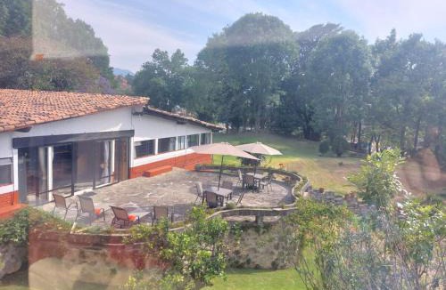 El Santuario House | Casa Grande, Casita, Gran Jardín, Juegos para 19 personas en el Pueblo