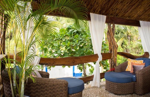 Boulevard Barra Vieja Hotel | Casa Jaguar Hotel Boutique & Galería