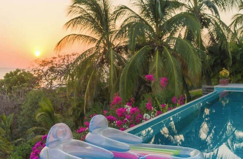 Barra de Colotepec House | Casa Julia | Stunning Views | Steps From The Beach