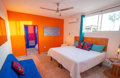 Esterito Apartment | Casa Lola: 2 bedroom Downtown apt one block from Sea