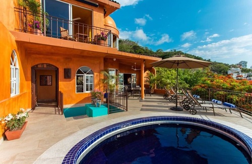 Alta Vista Villa | Casa Lorenzo, Lush Landscape, Intown, Privacy