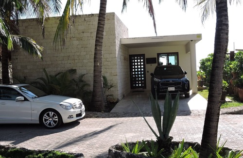 Playacar Fase I House | Casa Moskito, Oceanfront beautiful Villa, 150 Mbps