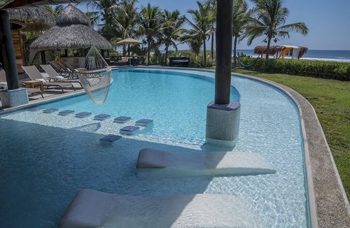 Barra de Colotepec Villa | Casa Numa'Na - Luxurious Beach Villa w/Starlink, Tennis, Padel, & Pickleball