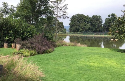 Valle de Bravo House | Casa Otero: Lakeside in Rancho Avándaro