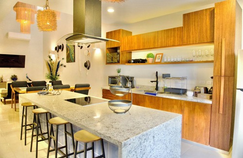 Merida House | Casa Pavo Real Fully air-conditioned 2-bedroom house 350MB/S with cozy pool