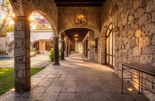 San Miguel de Allende Villa | Casa Rose, 6BR Estate with Private Pool & Rooftop