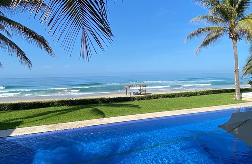 Barra de Colotepec House | .casaemelina-puertoescondido.contact us for a deal ! 25m Pool, huge property