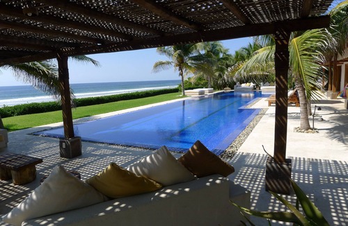 Barra de Colotepec House | .casaemelina-puertoescondido.contact us for a deal ! 25m Pool, huge property