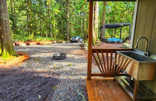 Marblemount RV Rental | Cascade Rustic Base Camp - large camping lot