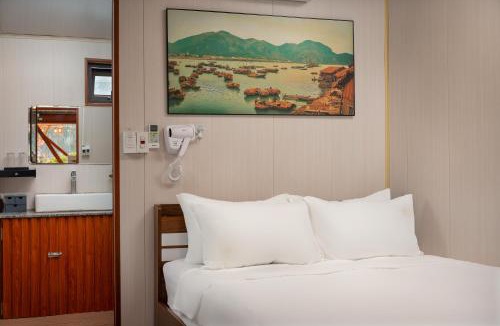 Cat Ba House | Cat Ba Fishing Village Bay House
