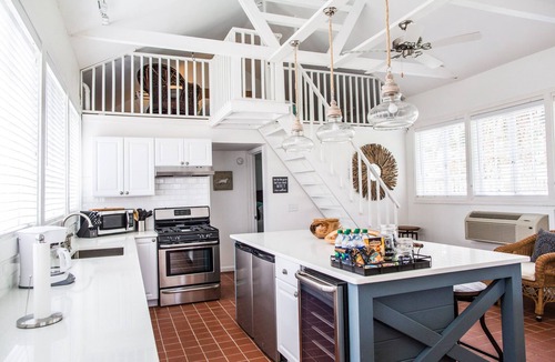 St. Augustine Beach Cottage | Cavalier Cottage at Ruby Dog on B