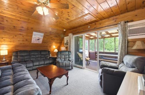 Stevensville Ski Chalet | Chalet #56 Screened Porch Pool & Resort Amenities