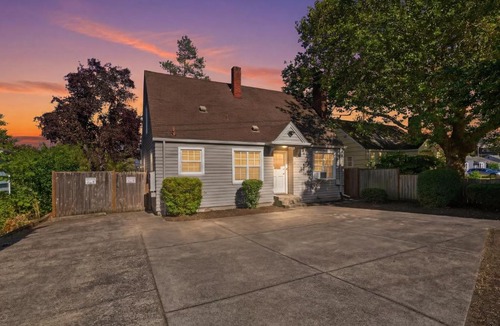 College Hill Apartment | Charming 1930s Style Rustic Home