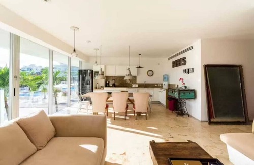 12th Street Apartment | Charming 3br apt, spacious and very well located!