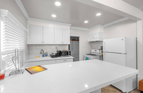 Hermosa Beach Apartment | Charming Beachside Apt with Laundry, Steps to Shore!