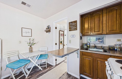Humboldt Hill Apartment | Charming Private Studio with hot tub.