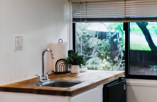 Redding Apartment | Charming Studio. Private/Quiet Equipped for Traveling Professionals.