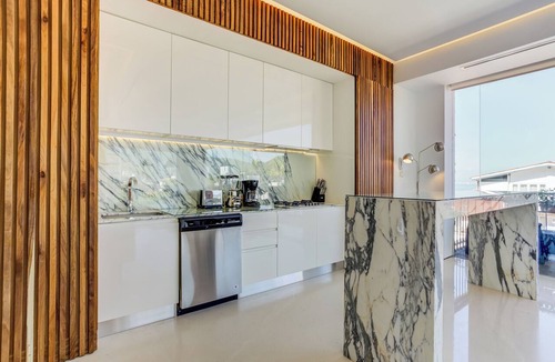 Romantic Zone Apartment | Chic 1 bed 2 bath Best Ocean Views Zona Romantica
