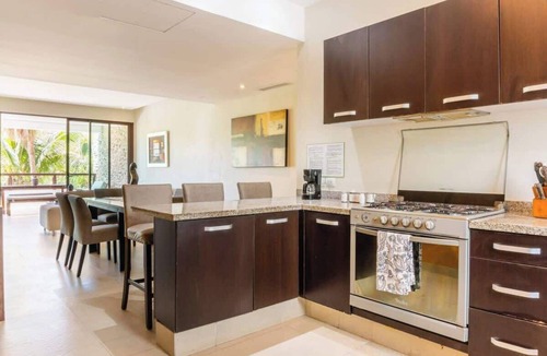 Granjas del Marques Apartment | Chic Acapulco Oasis | La Isla Prime Location