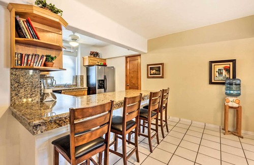 Centro Condo | Chic Cabo San Lucas Getaway < 2 Miles to Beaches!