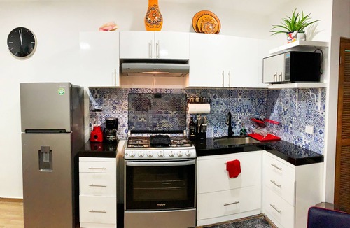 Merida House | Chic Modern Retreat: 3 Blocks to the Beach, Near Premier Kitesurfing Schools