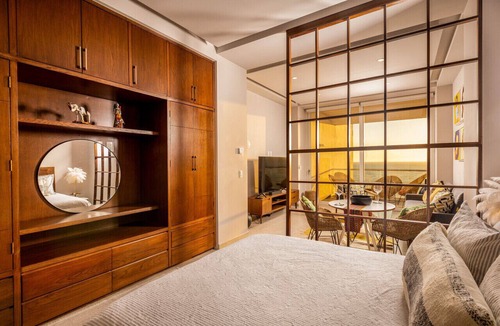 Las Glorias Apartment | Chic Oceanfront Studio Loft – Unique Art & Views