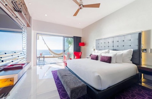 Amapas Resort | Christmas week at Garza Blanca luxury resort: 2-bdrm Beachfront suite in PV.
