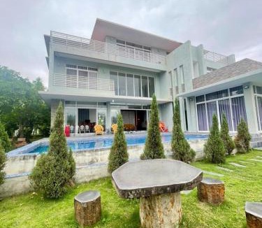 Ha Long Villa | Chuỗi villa mặt biển Tuần Châu - Hạ Long 9 ngủ siêu rộng - sát biển - bể bơi - nướng BBQ