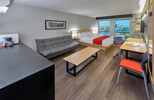 Celaya Hotel | City Express by Marriott Celaya Galerias