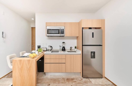 Centro Apartment | Coastal escape w/rooftop pool, gym & beach walk