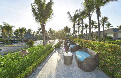 Tu Nghia Hotel | Cocoland River & Beach Resort