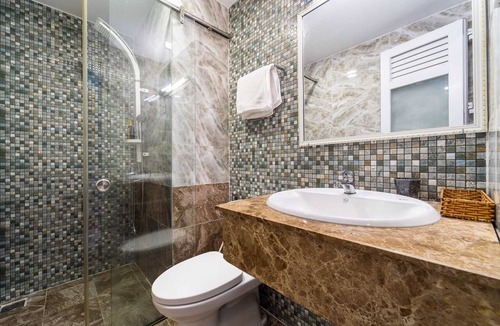Binh Chanh Hotel | Collection O Sunrise Hotel Trung Son Near Lotte Mart