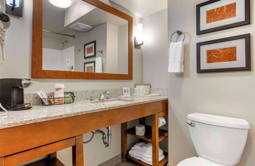 Redding Hotel | Comfort Suites Redding - Shasta Lake