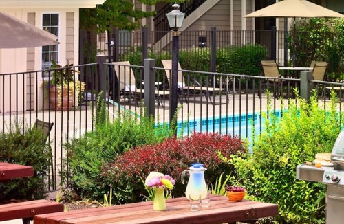Eagan House | Comfortable Countryside Stay, 4 Comfortable Units, Onsite Pool, Pets Allowed