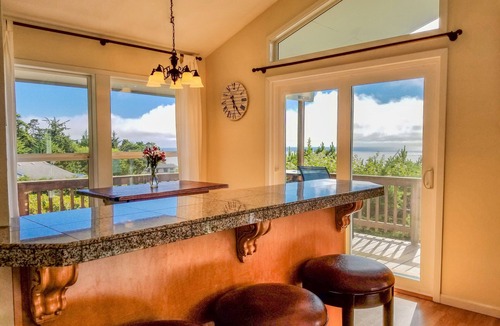 Oceanside House | Commanding Ocean view!