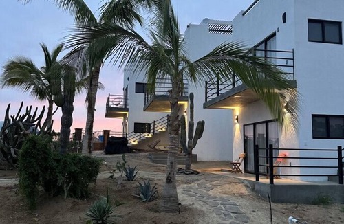 Cerritos Villa | Condo#4-5 Min Walk 2 Beach/Surf-Sleeps4Queen Suite