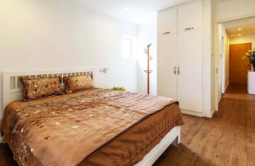 Hai Ba Trung Apartment | Contemporary 2BR Apartment in Central Hanoi 10059