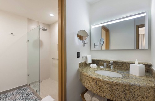 Alfredo V. Bonfil Hotel | Courtyard By Marriott Cancun Airport