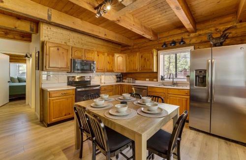 Strawberry House | Covered Deck, Private Acreage: Log Cabin in Pine