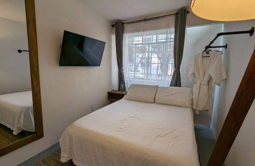 San Miguel Chapultepec Bed & Breakfast | CoWorking Bnb in Heart of Condesa