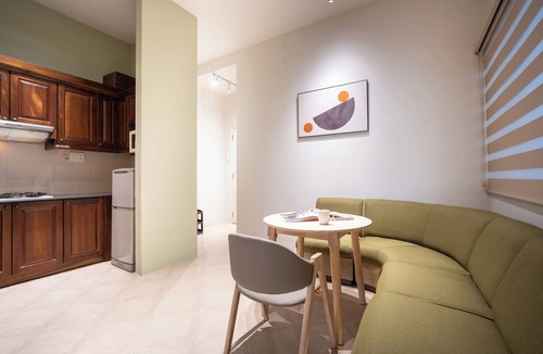 Phuong 6 Apartment | Cozy 1BR Serviced Apartment in vibrant Hồ Chí Minh City Center Next to Park