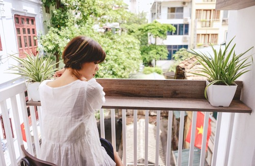 Ba Dinh Apartment | Cozy and Romantic Apt - Balcony- Large Window