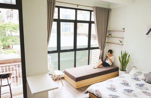 Ba Dinh Apartment | Cozy and Romantic Apt - Balcony- Large Window