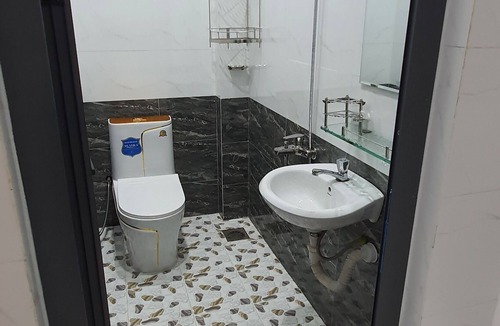 Hoa Thanh House | Cozy private room with AC, Bathroom, WiFi, etc