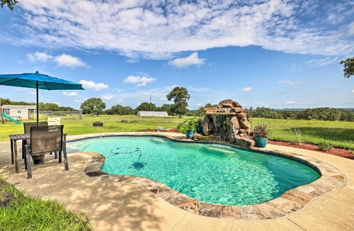 Spring Branch House | Cozy Spring Branch Cottage in Hill Country!
