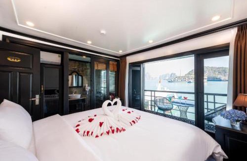 Cat Ba Hotel | Cruise Lan Ha Bay 2 Day 1 Night pick-up from Cat Ba Central