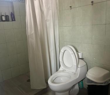 Minerales House | Cuarto a 4min del aeropuerto