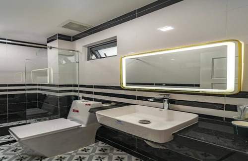 Tan Binh Hotel | Dancentre Airport Stays - Vyvy Hotel