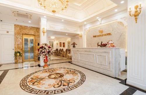 Long Bien Hotel | Delina Castle Coffee & Hotel