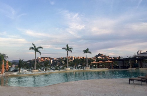 Las Playas Apartment | Dept. Large. Beautiful view of the main bay.